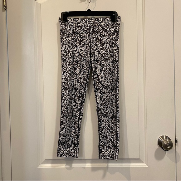 Nike Pronto Essential Cropped Running Leggings - Picture 3 of 4